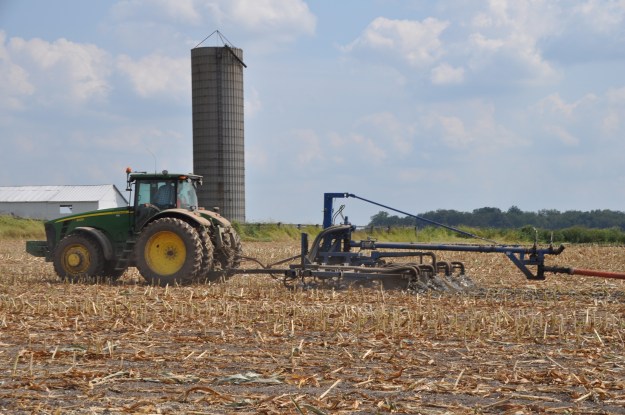 Silage Pile and Manure Spreading 09 07 13 022